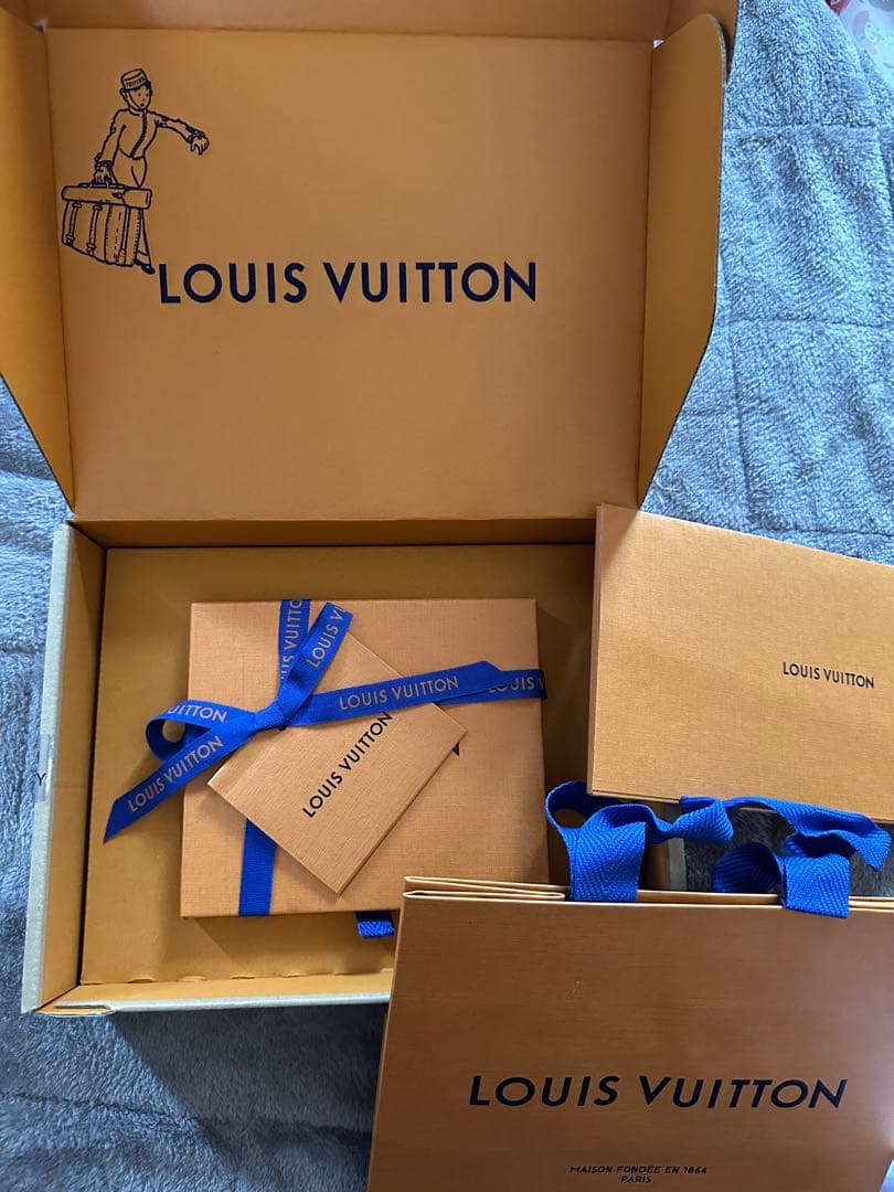 Louis Vuitton チェリーブロッサムポルトフォイユカプシーヌコンパクト