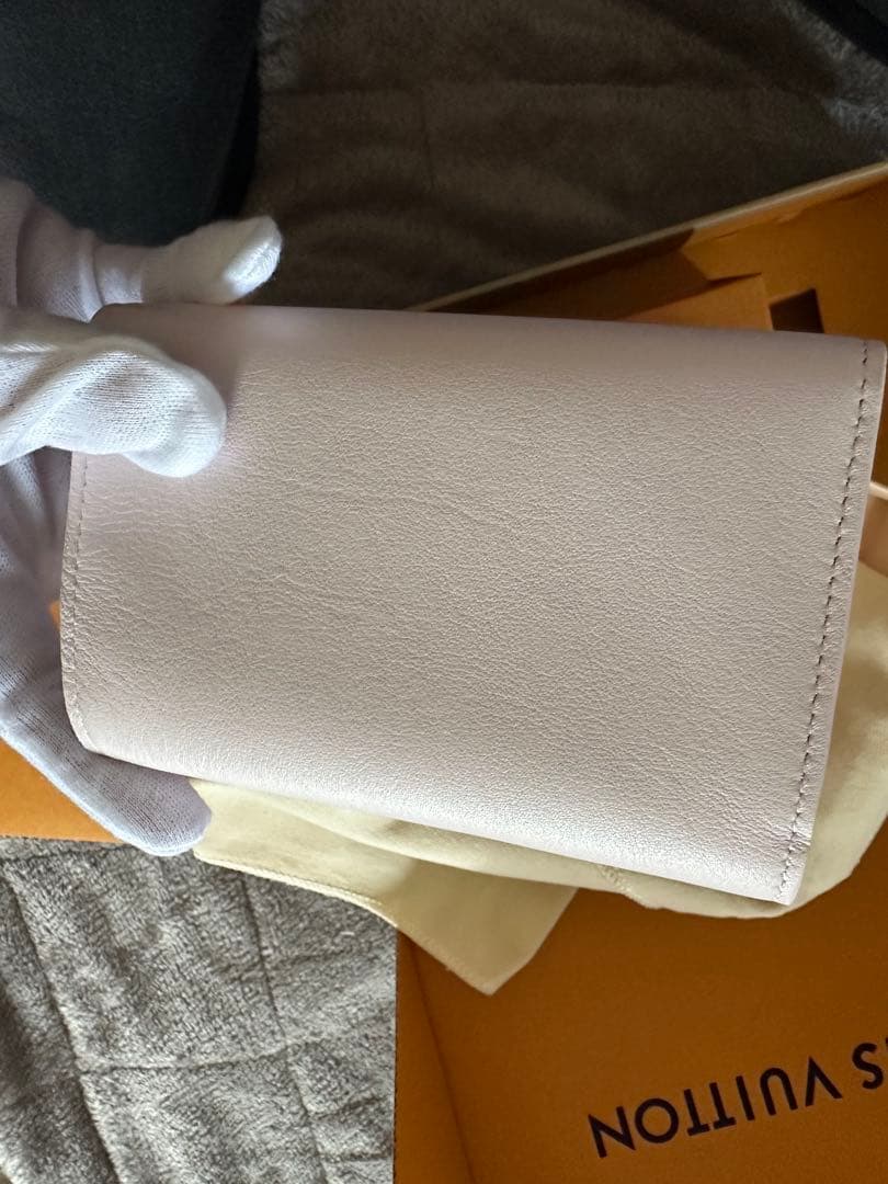 Louis Vuitton チェリーブロッサムポルトフォイユカプシーヌコンパクト