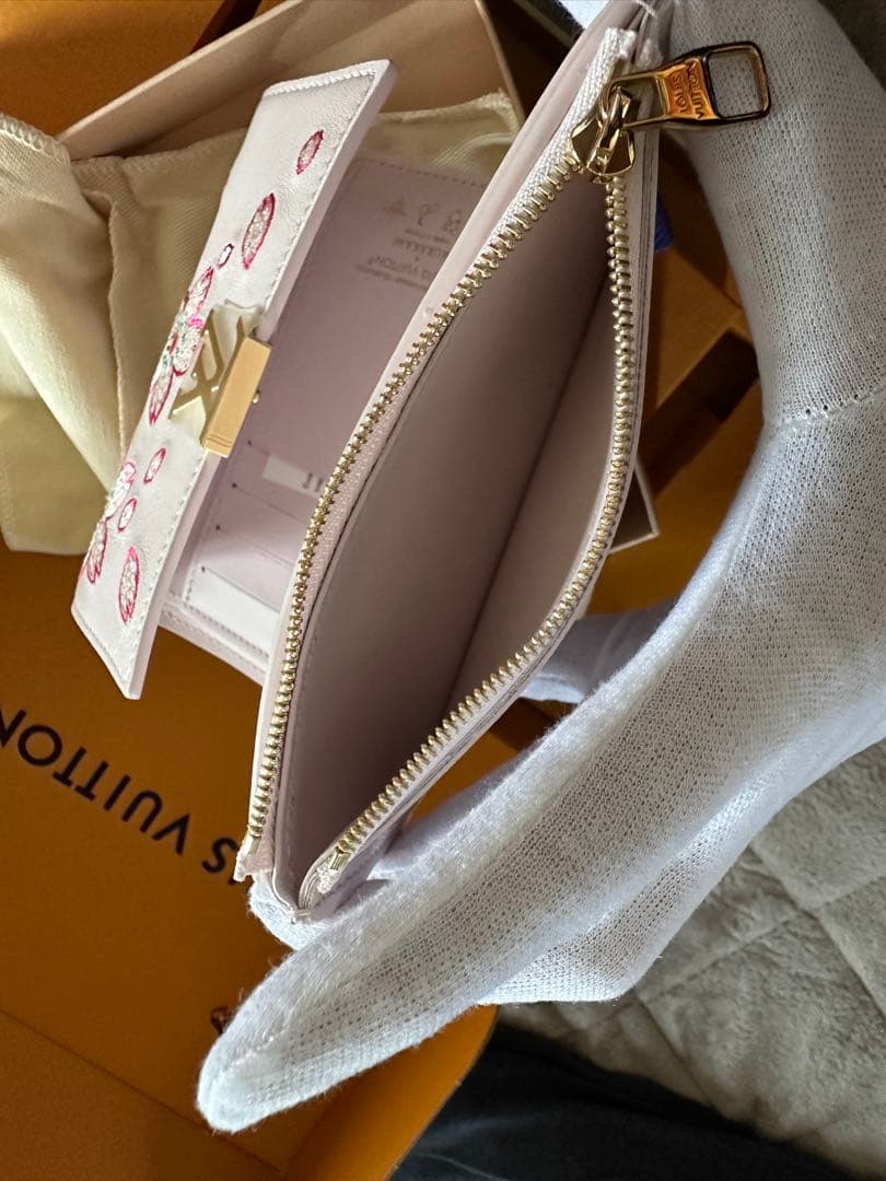 Louis Vuitton チェリーブロッサムポルトフォイユカプシーヌコンパクト