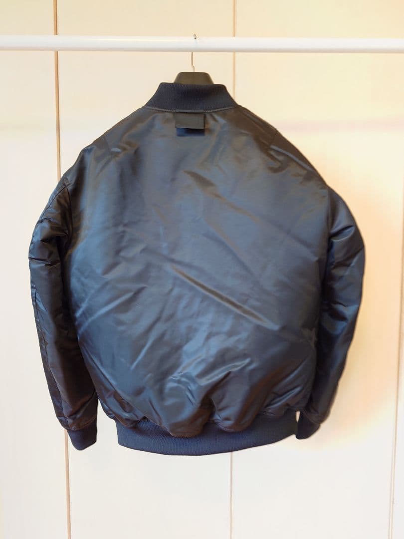 ユニクロ　+J復刻ハイブリッドダウンオーバーサイズMA1　Mサイズ ブラック