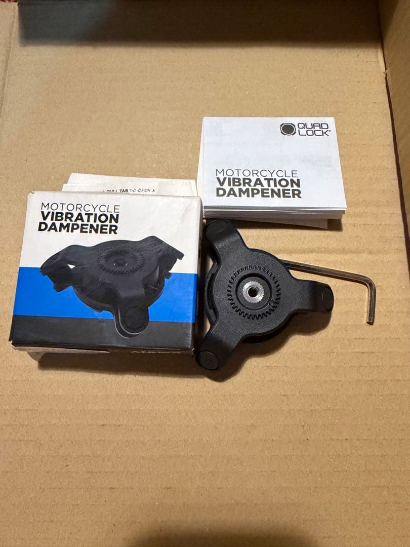 クアッドロック バイブレーショウダンバー&ハンドルバーマウントセット　美品