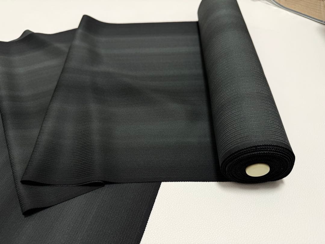 プ*読様 日本の絹　丹後ちりめん　小紋　縦ぼかし　新品　反物　黒　墨黒　着物　羽