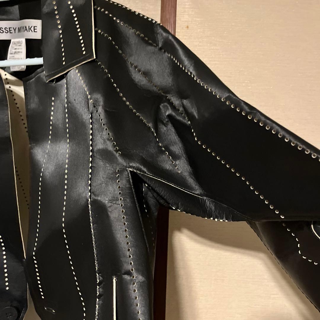 ISSEY MIYAKE スタッズ ブラックレザージャケット