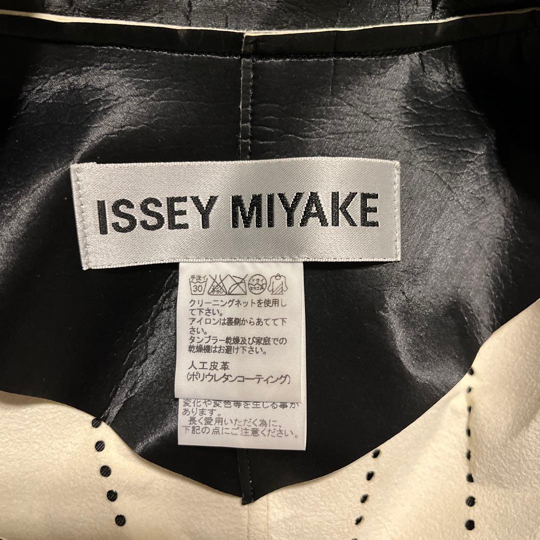 ISSEY MIYAKE スタッズ ブラックレザージャケット