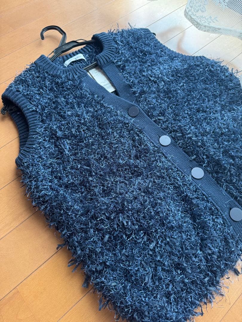 新品　LaTotalite フェザーベスト　フリー　ブルー今季完売