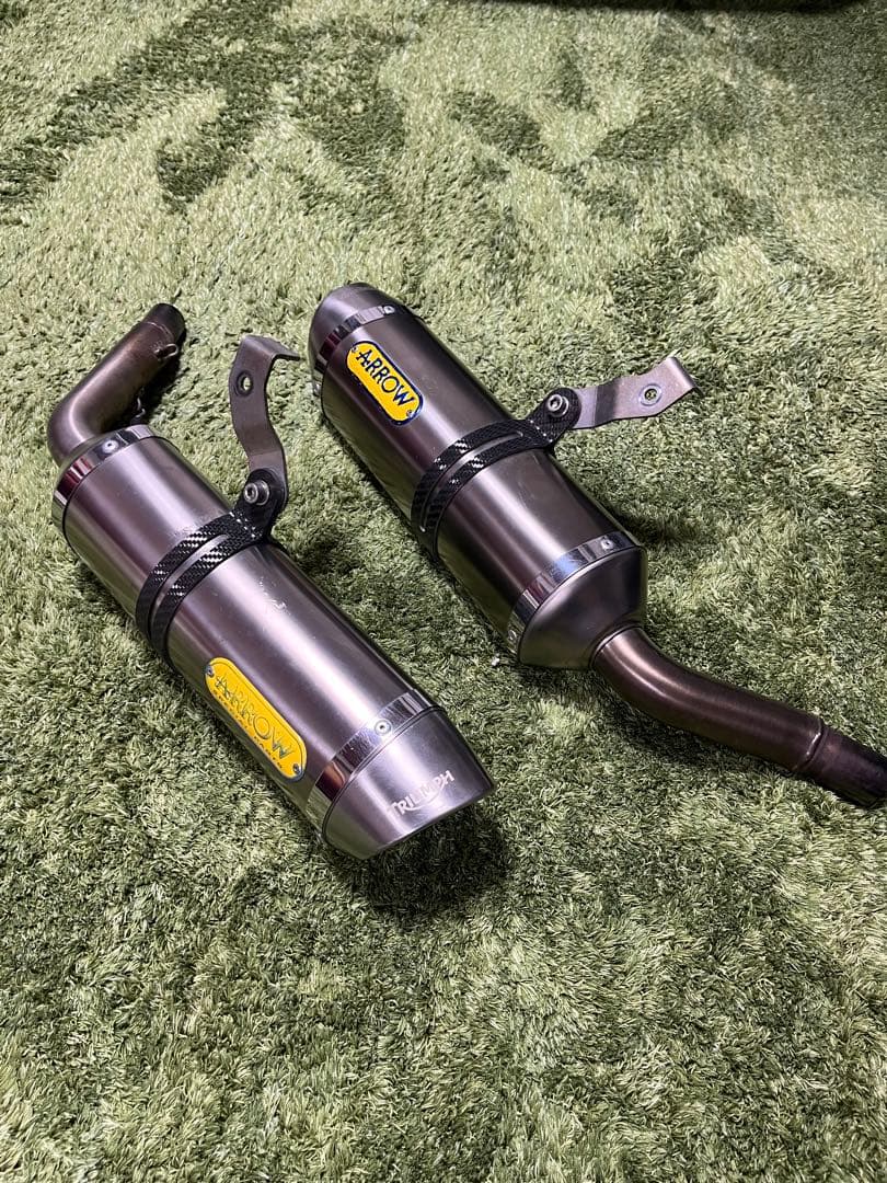 ARROWマフラー　トライアンフ　ストリートトリプル用(07〜12)