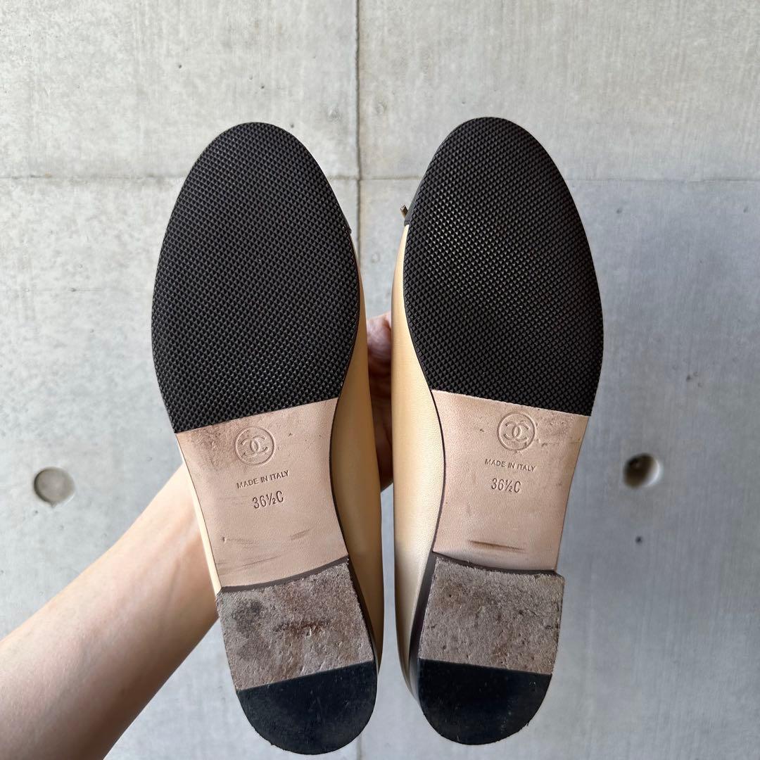 【送料込み】CHANEL フラットシューズ ベージュ/ブラック 36.5