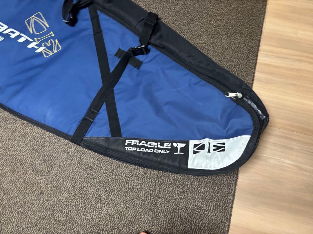 ★送料無料・美品★お洒落　オーシャンアース　サーフボードハードケース　2枚　収納