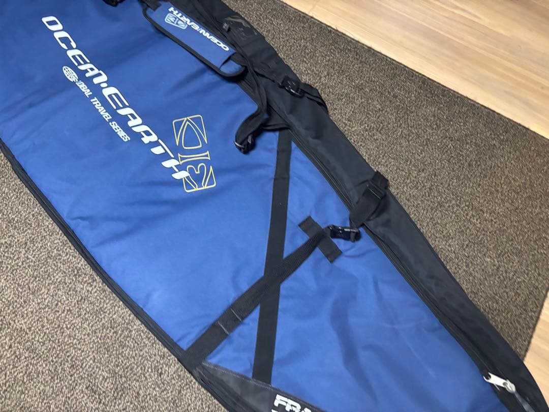 ★送料無料・美品★お洒落　オーシャンアース　サーフボードハードケース　2枚　収納