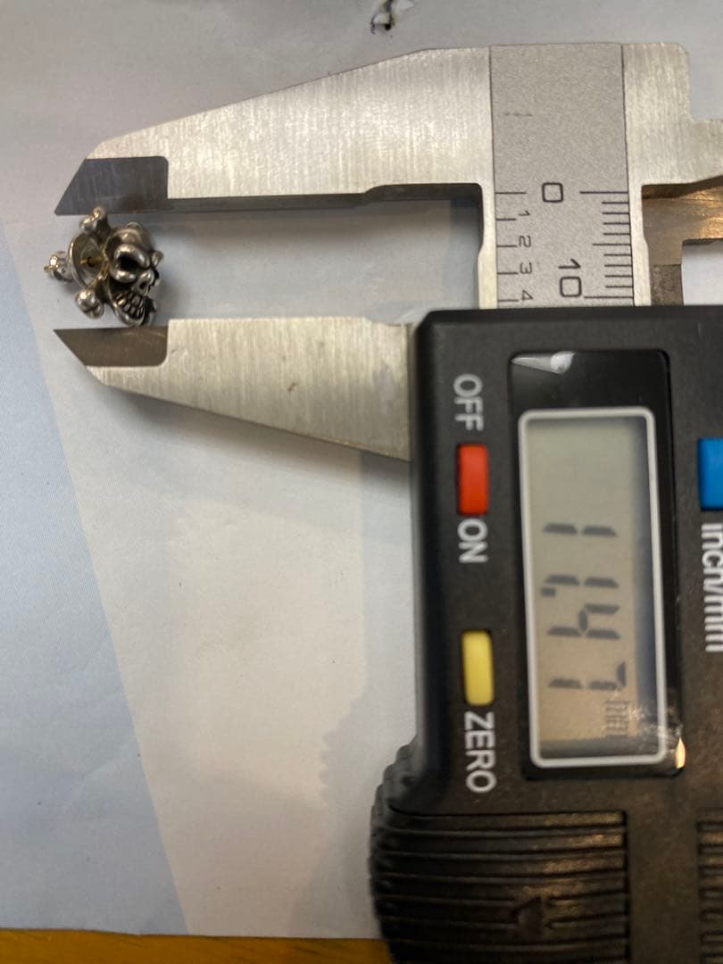 ビルウォールレザー　スカル、Cクロスピアス　2点セットで