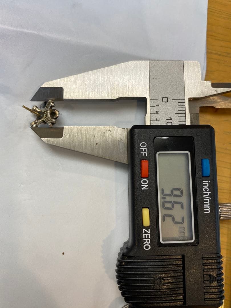 ビルウォールレザー　スカル、Cクロスピアス　2点セットで