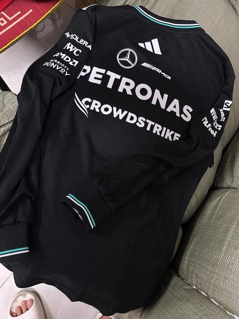 メルセデス - AMG ペトロナスF1 チーム ロングスリーブ T シャツ
