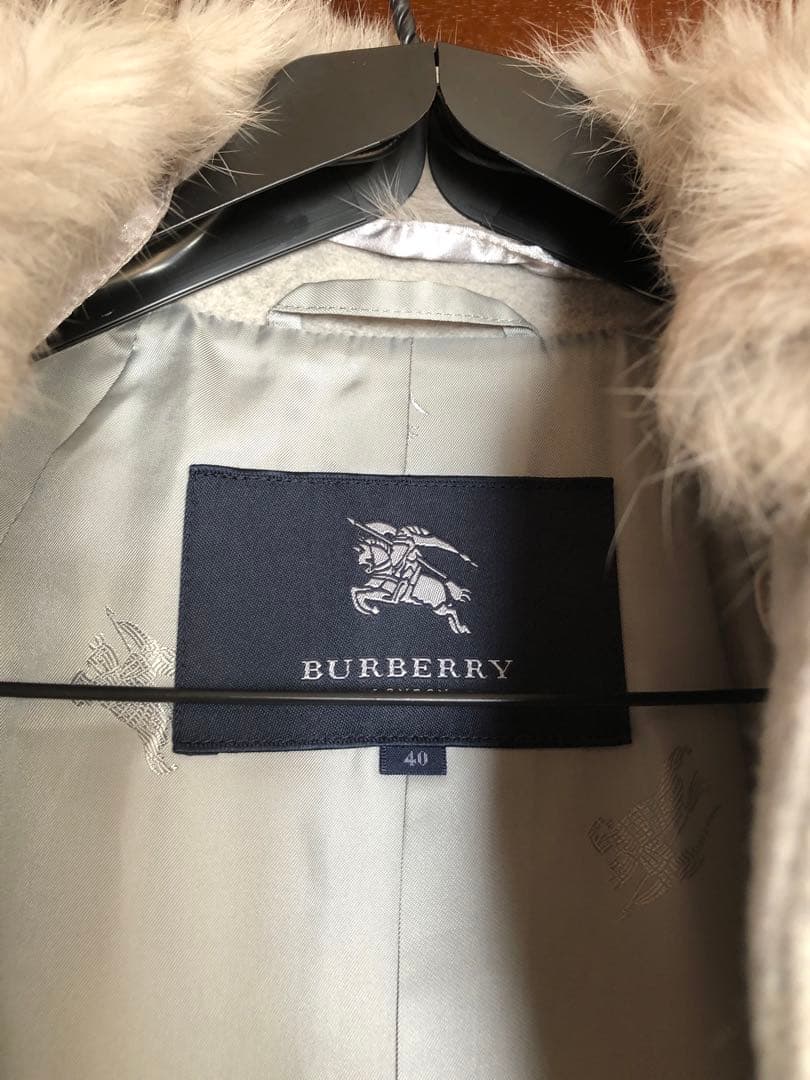 ぺんたろうBurberry バーバリー　グレー　ロングコートラビットファー