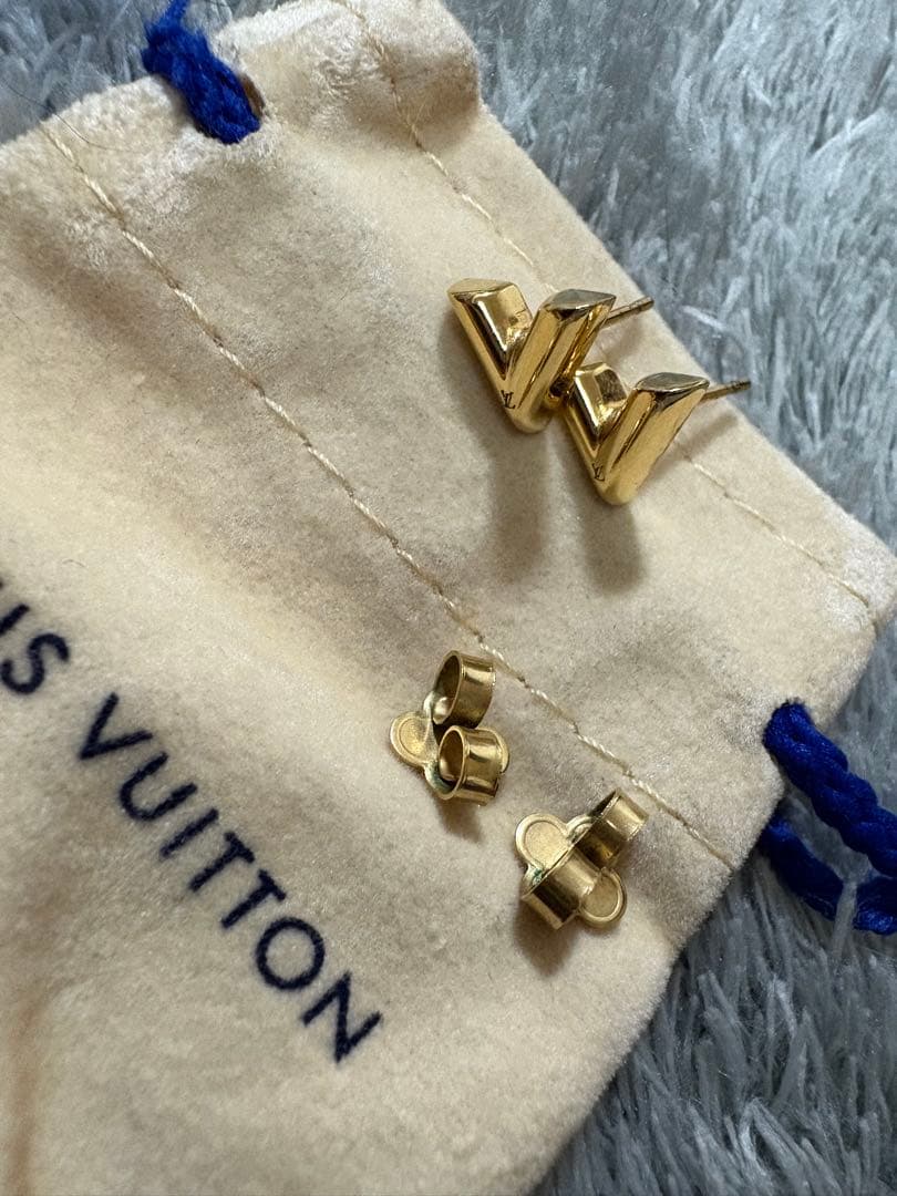 LOUIS VUITTON ピアス・エセンシャル V