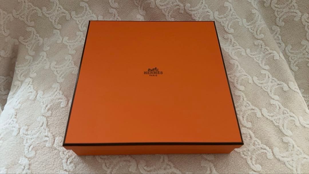 【2023年エルメス】　HERMES イヤーズギフト　ハンドクリーム•石鹸・油紙