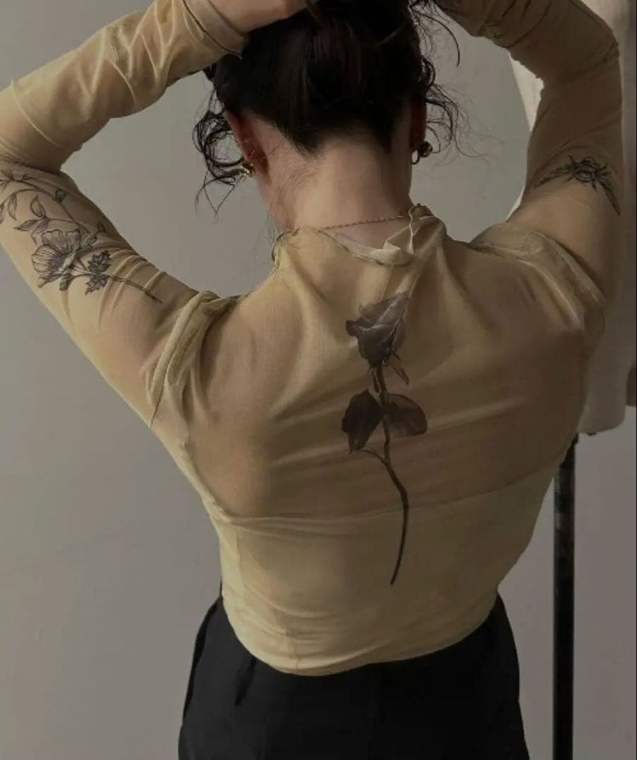 トップス AMERI VINTAGE MEDI FLOWER TATTOO SHEER