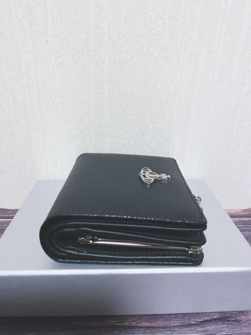 〔新品未使用〕ヴィヴィアンウエストウッド　折り財布