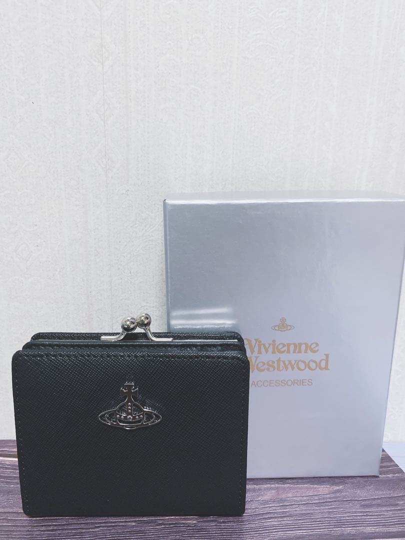 〔新品未使用〕ヴィヴィアンウエストウッド　折り財布