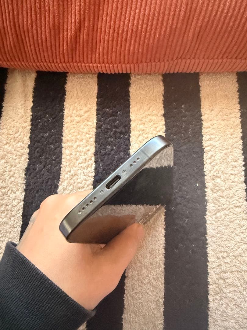 Apple iPhone 15 pro 256GB バッテリー容量87%