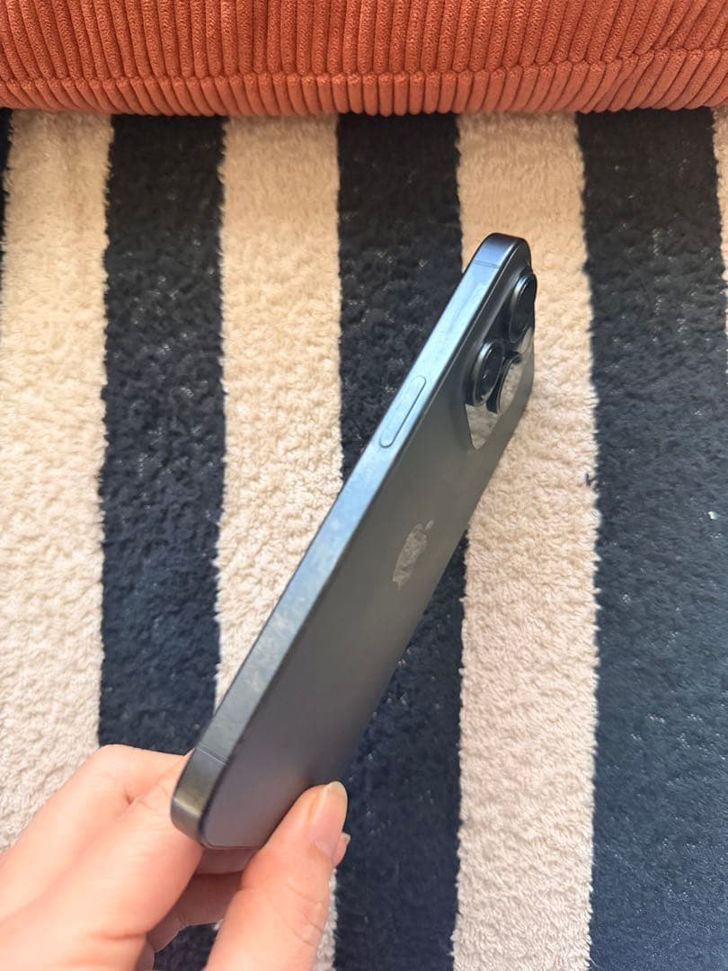 Apple iPhone 15 pro 256GB バッテリー容量87%