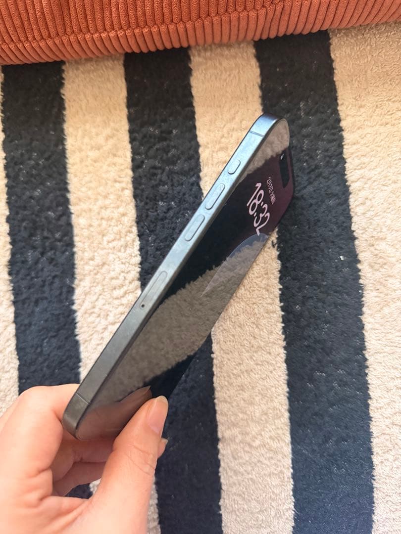 Apple iPhone 15 pro 256GB バッテリー容量87%