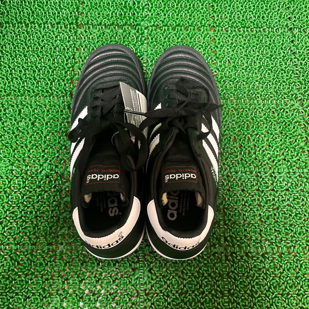 アディダス トレーニングシューズ ムンディアルチーム(ブラック×ホワイト)