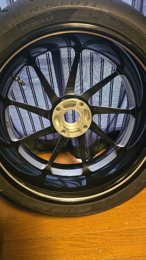 DUCATI　Diavel　 ピレリタイヤ付きリアホイール