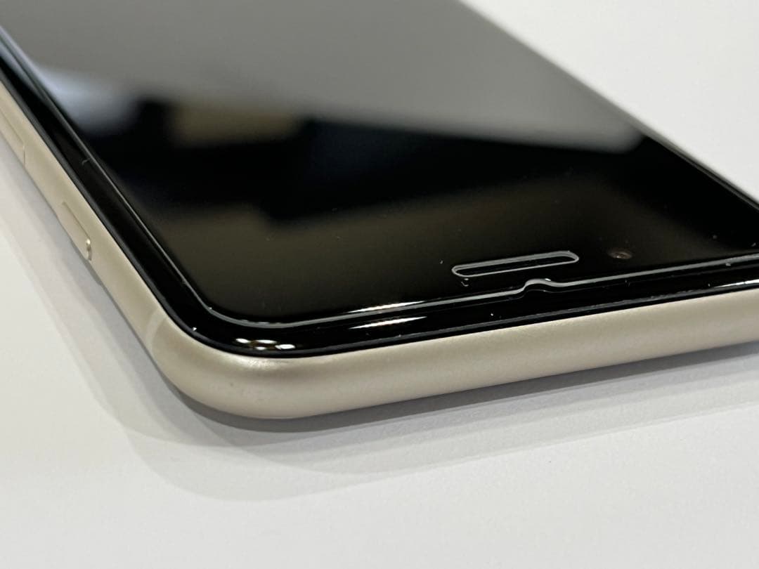 極上品 電池100% iPhone SE3 64GB SIMフリー スターライト