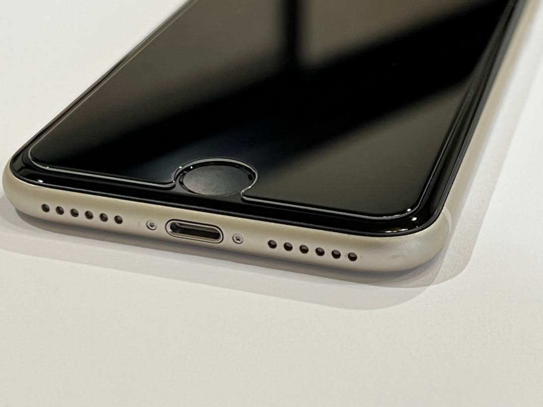 極上品 電池100% iPhone SE3 64GB SIMフリー スターライト