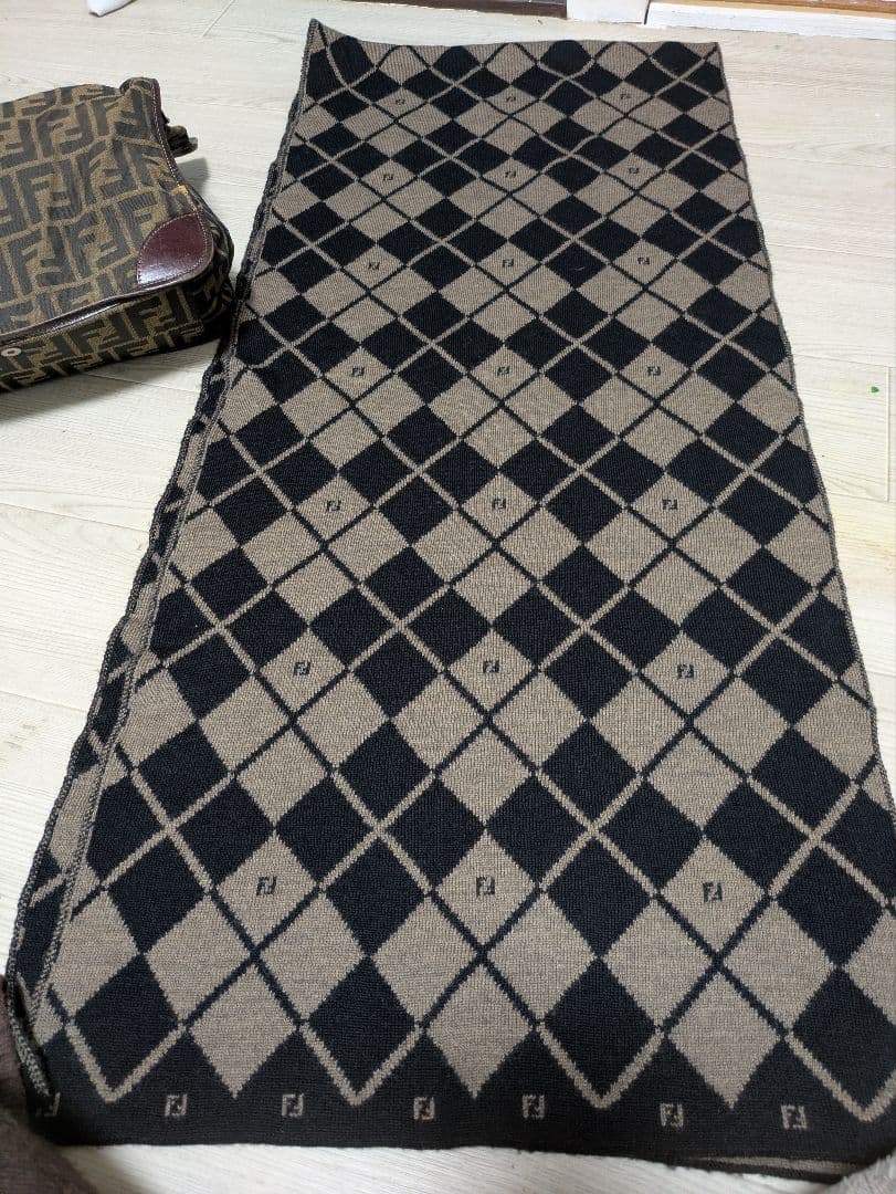 大判ニット暖かいFENDI ダイヤモンドパターン マフラー