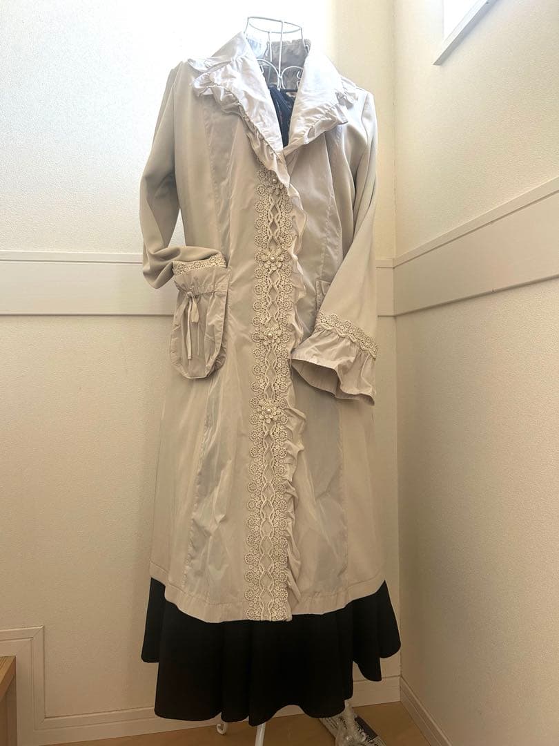 スーパービューティー　新品　42 ベージュ　コート　大人かわいい