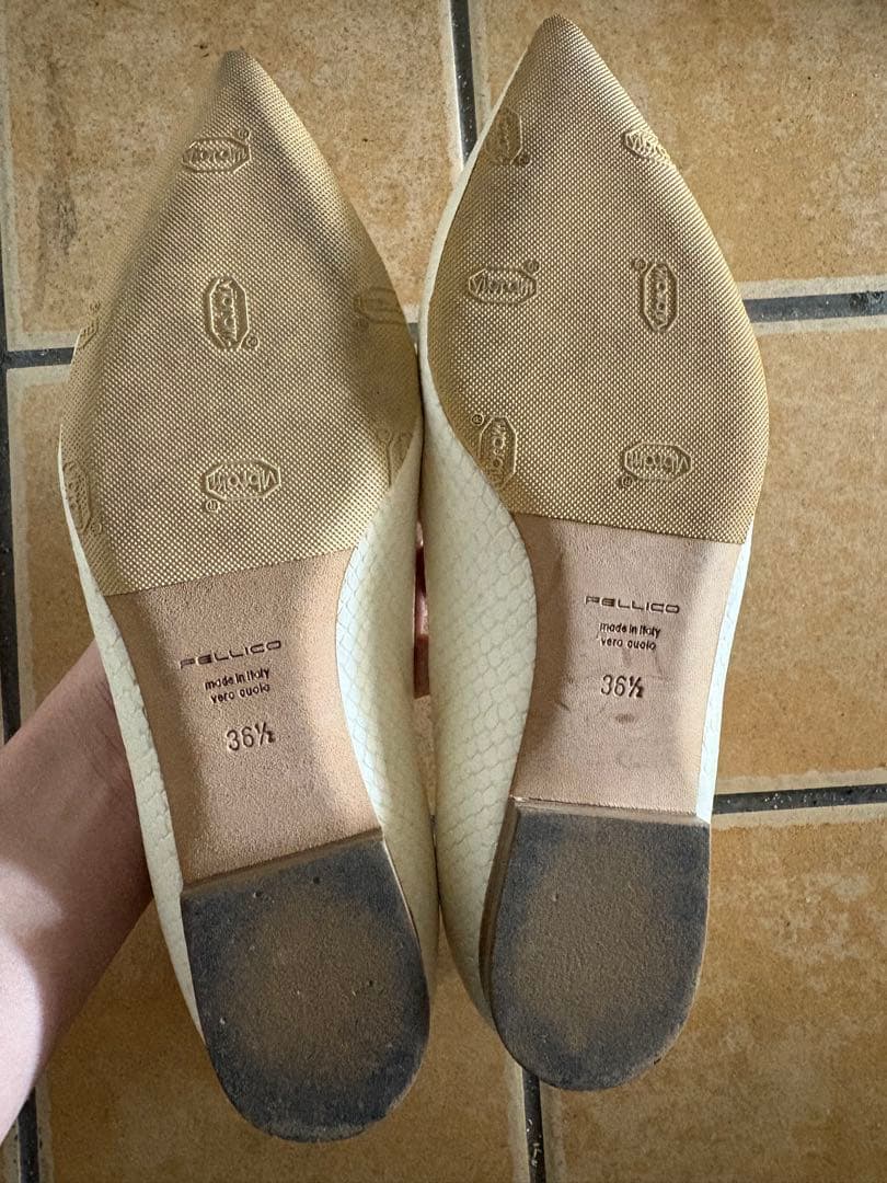 PELLICO ホワイト ポインテッドトゥ フラットシューズ