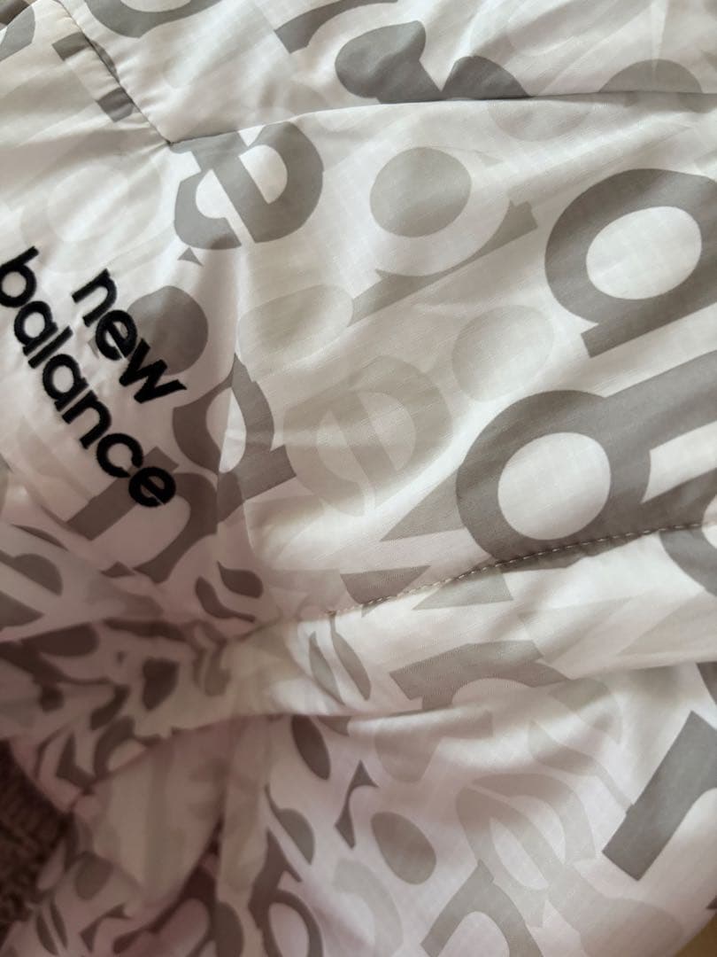 new balance ロゴプリントジャケット