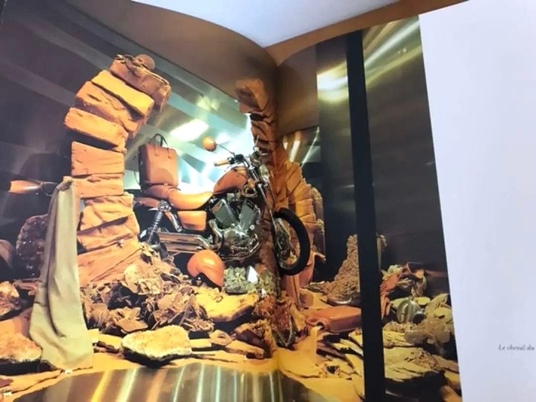 Les Vitrines Hermes ／ Le Monde d'Hermès