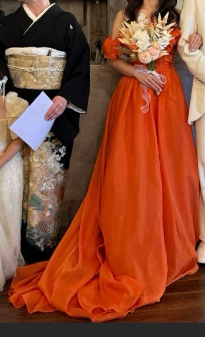 アーバンブランシュ　オフショルダーフリルドレス　サイズM 　Sサイズに調整あり