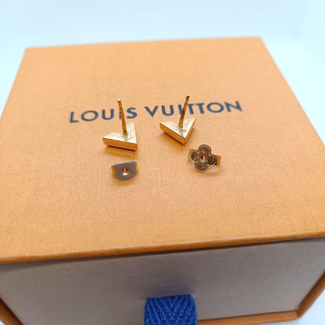 LOUIS VUITTON✨　エッセンシャル　V ピアス　M68153
