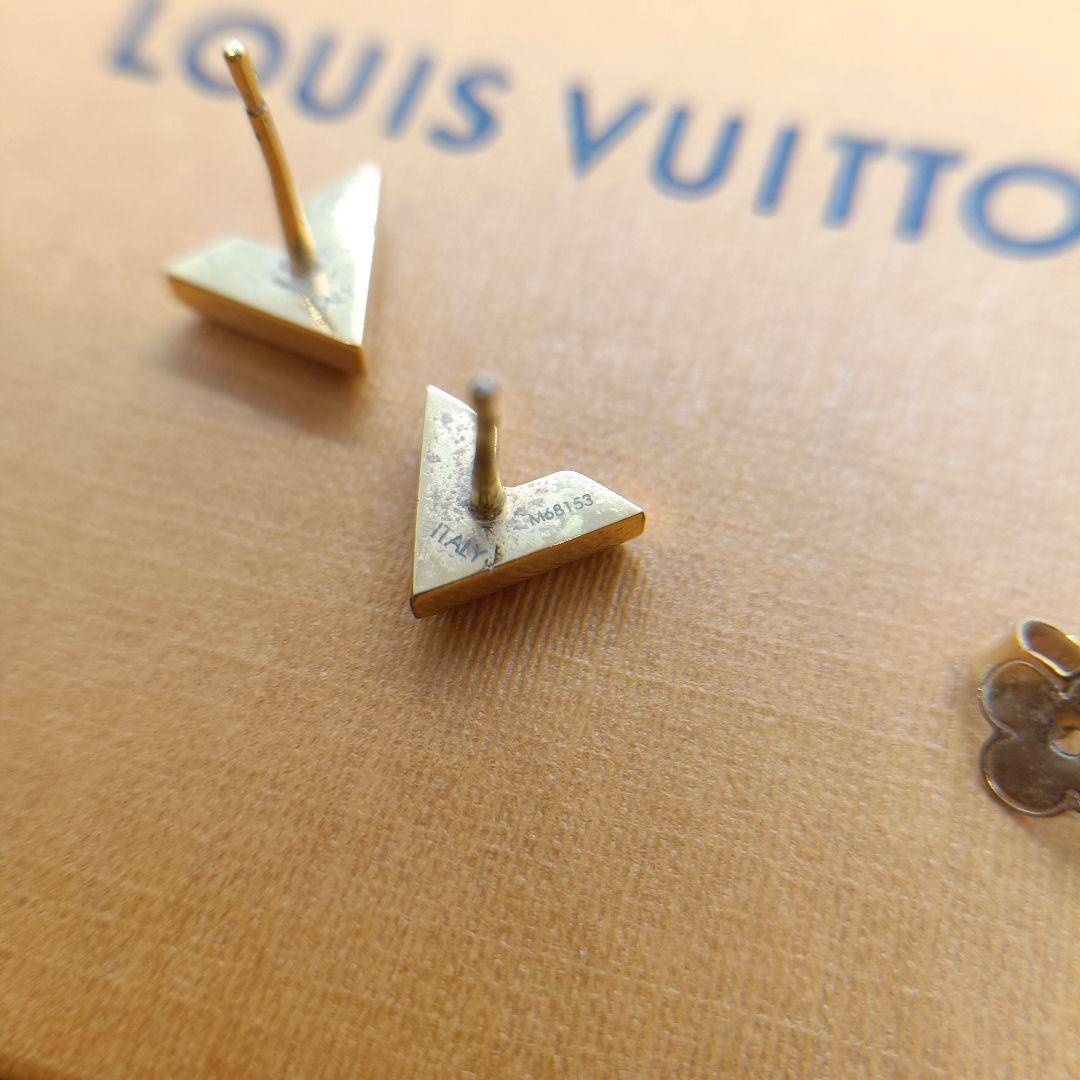 LOUIS VUITTON✨　エッセンシャル　V ピアス　M68153