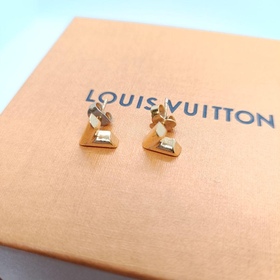 LOUIS VUITTON✨　エッセンシャル　V ピアス　M68153