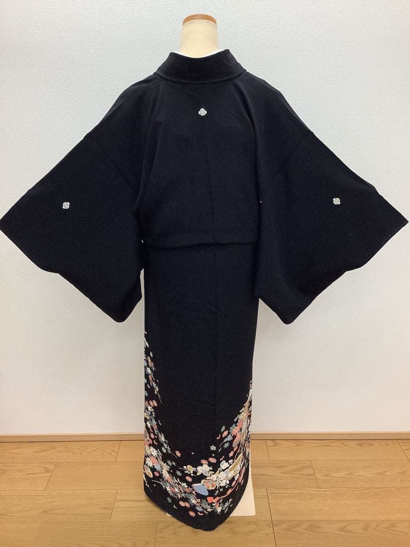 c-930　黒留袖　加賀友禅　柿本一郎　草花に香箱　落款　五ツ紋　比翼仕立て
