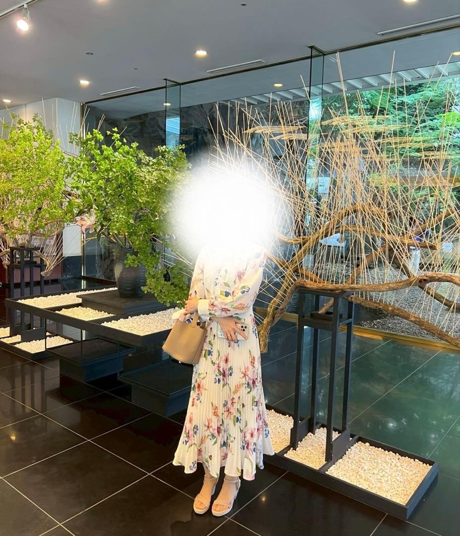 【最終価格】EmiriaWizロングワンピース 花柄 ホワイト 新品同様