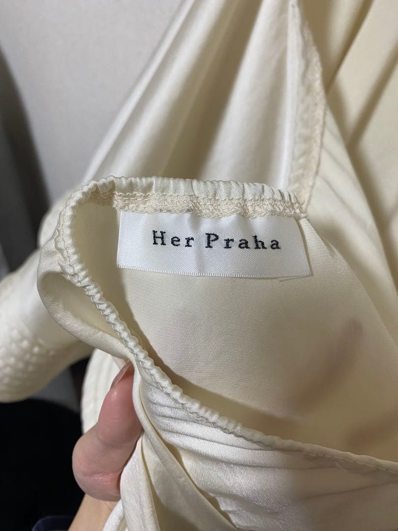 Her praha litmus キャミビスチェ