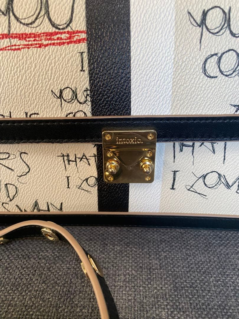 intoxic イントキシック　グラフィティ シテ ラージ　ショルダーバッグ