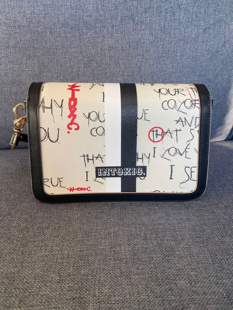 intoxic イントキシック　グラフィティ シテ ラージ　ショルダーバッグ