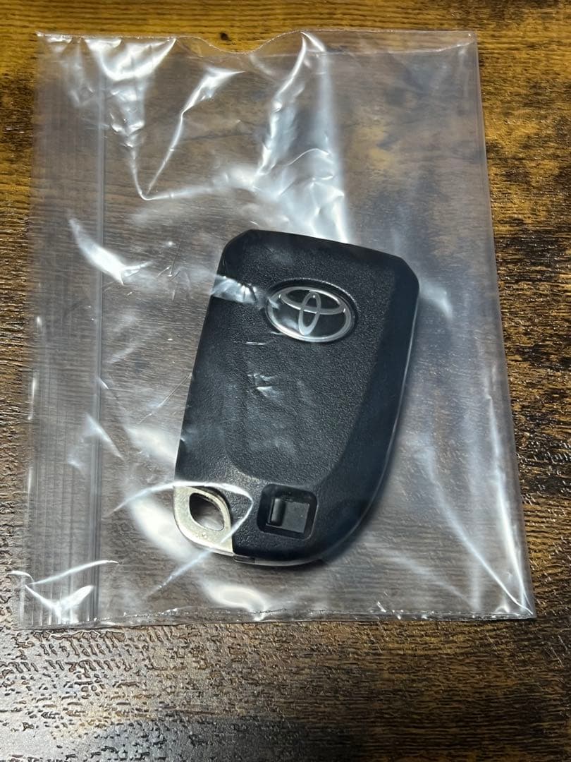 トヨタ純正 ハイエース 6型　4ボタン スマートキー