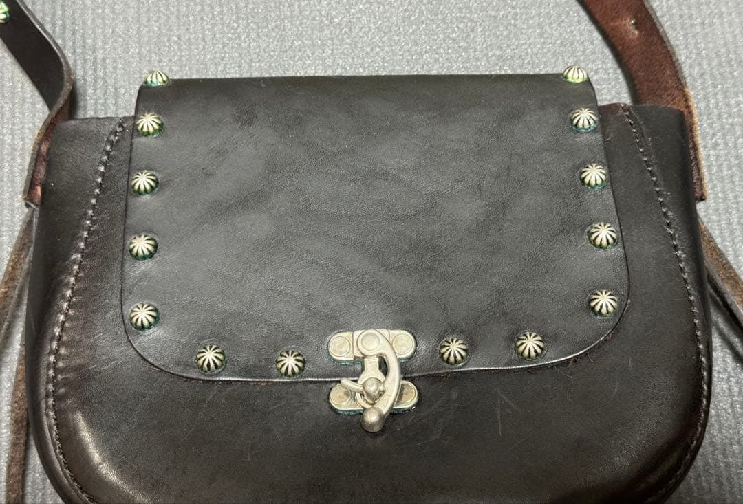 HTC ヒッピーバッグ アンブレラスタッズ ブラック