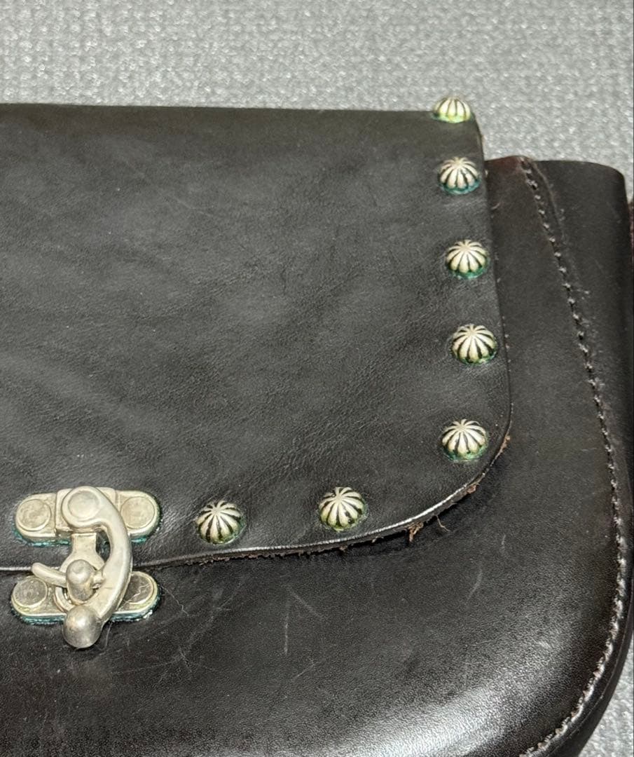 HTC ヒッピーバッグ アンブレラスタッズ ブラック