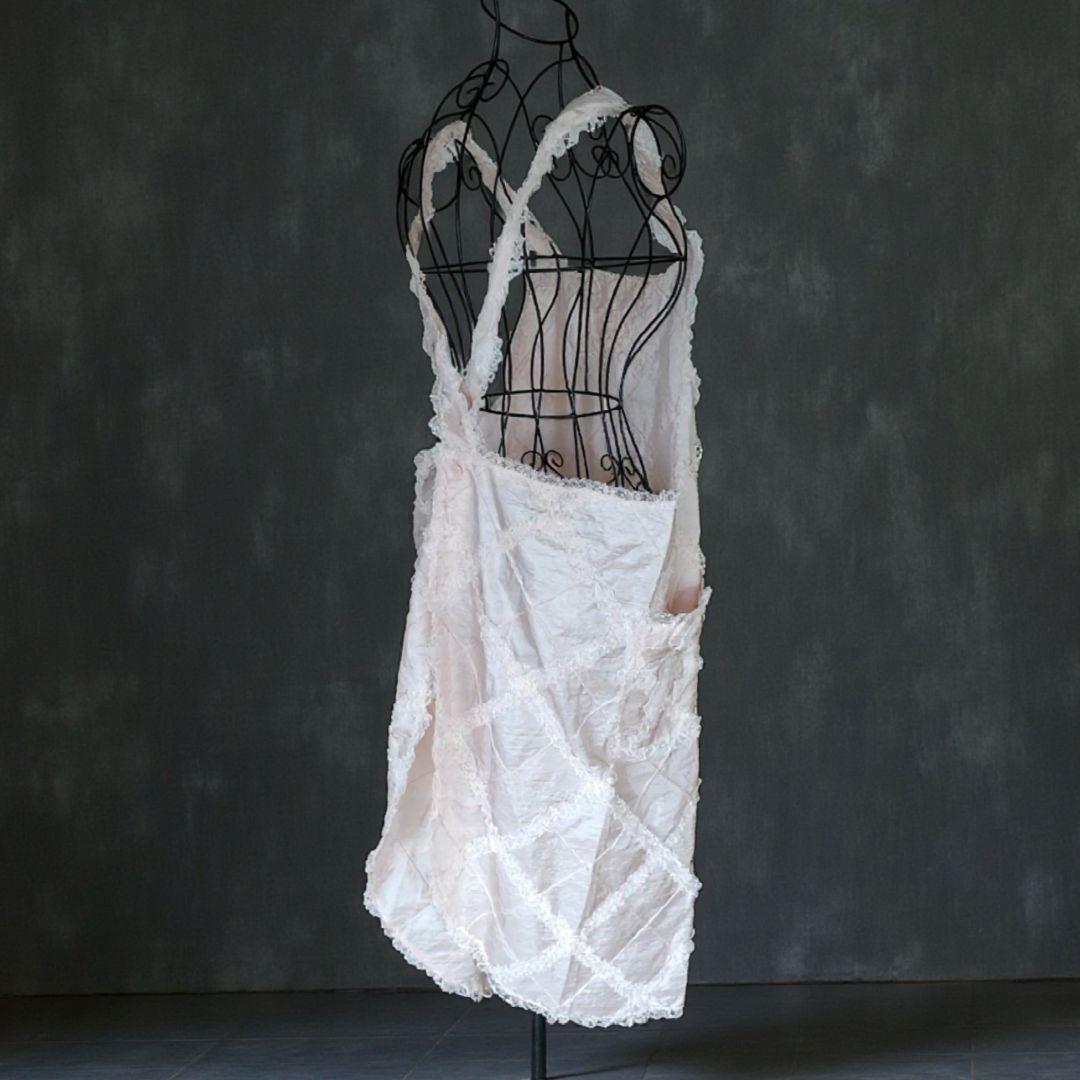 【新品未使用】HISCHRONE さえら 花の刺繍のエプロン