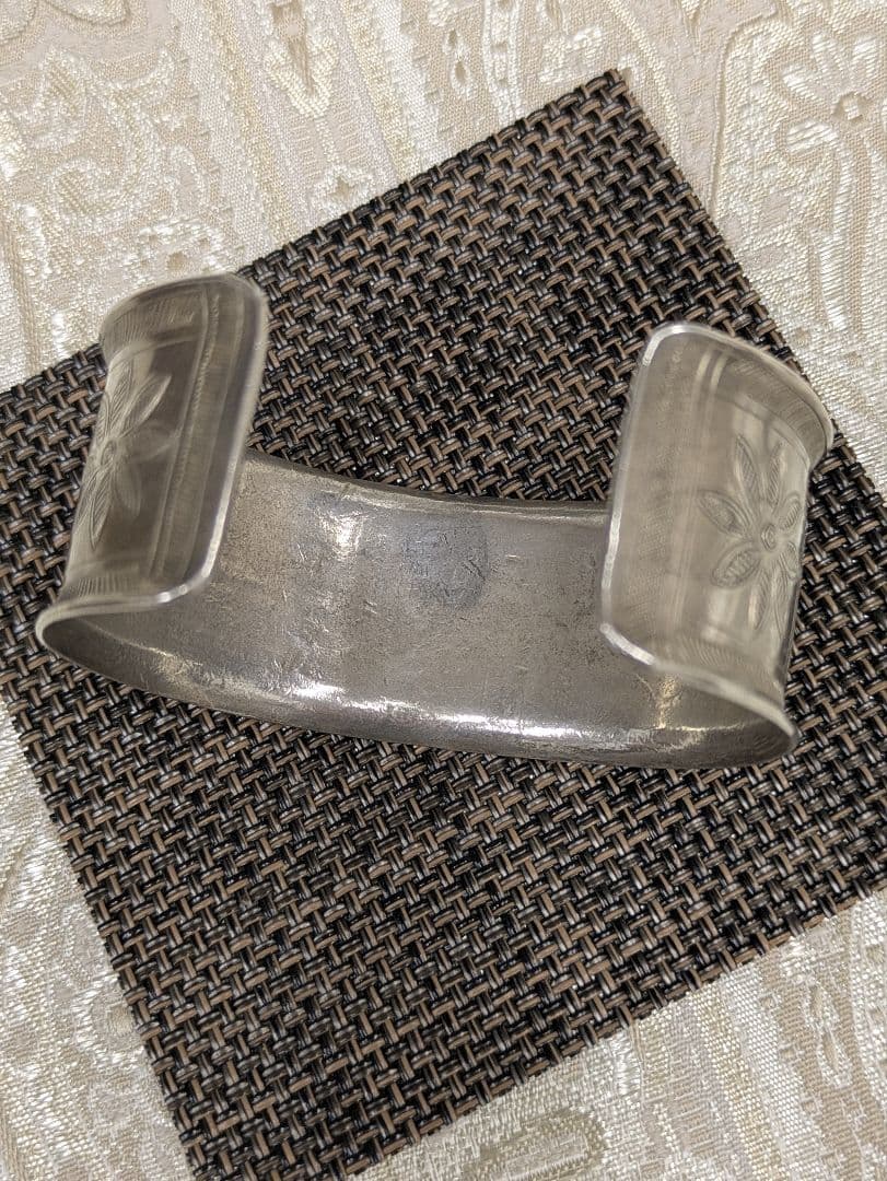 タイ　カレン族シルバー　バングル ●写真訂正　重さの写真再度ご確認、最後まで。