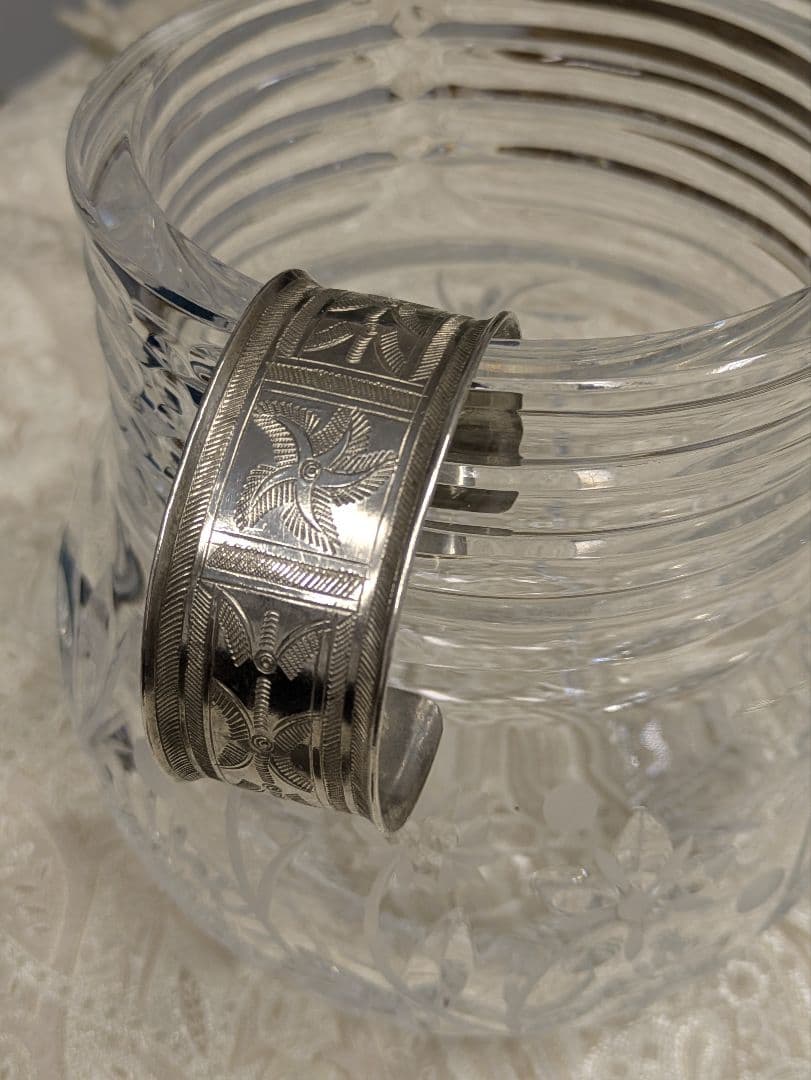 タイ　カレン族シルバー　バングル ●写真訂正　重さの写真再度ご確認、最後まで。