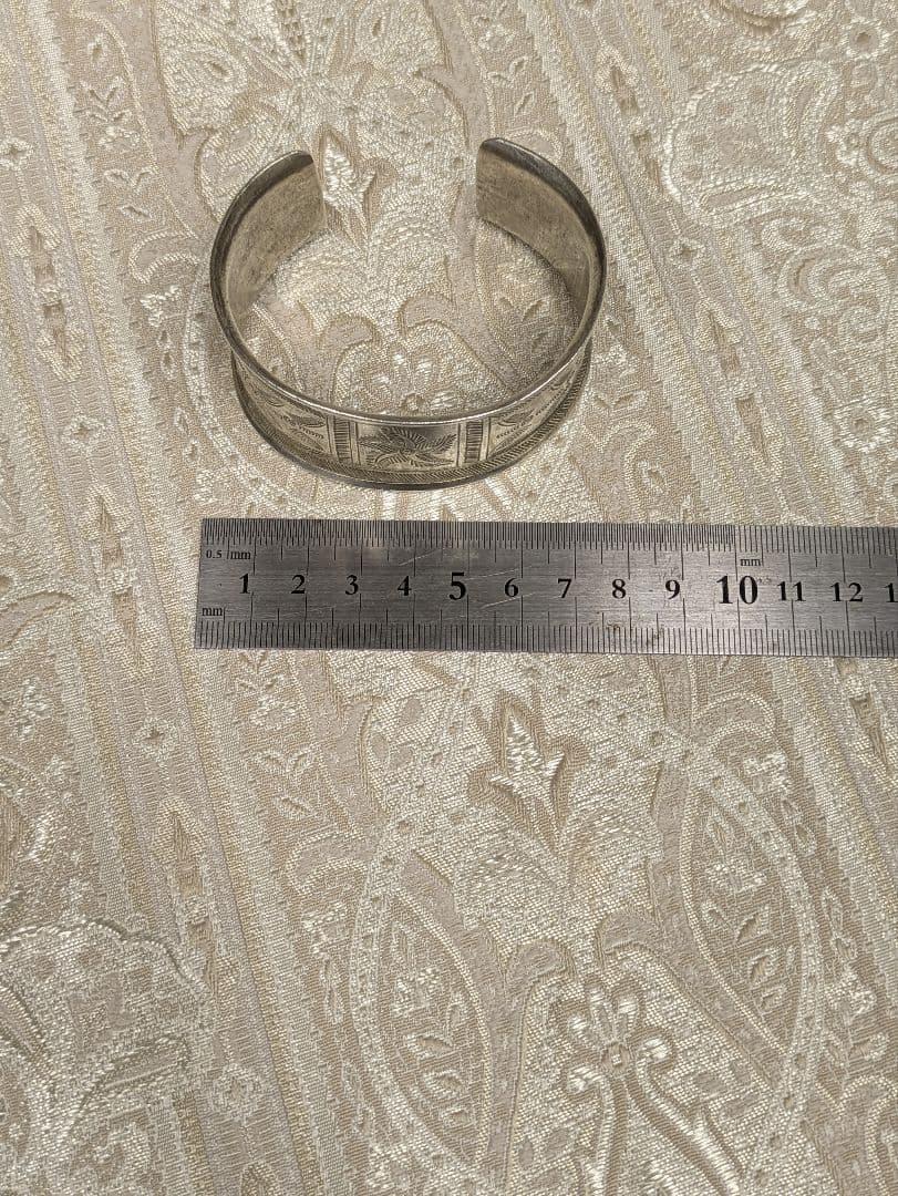 タイ　カレン族シルバー　バングル ●写真訂正　重さの写真再度ご確認、最後まで。